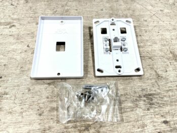 WALL JACK WHITE 4 CONDUCTOR UNIVERSAL.